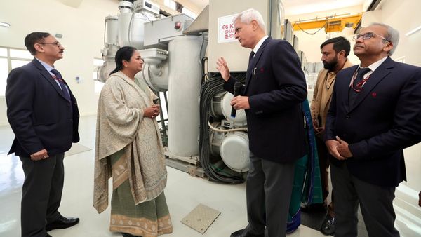 Delhi Metro Update: अब पावर फेल होने का झंझट खत्म? CM रेखा गुप्ता ने खोला खास सब-स्टेशन, क्या है नई योजना?