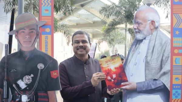 पुस्तकें कराती हैं आत्मबोध और राष्ट्रबोध