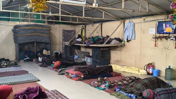 AIIMS और सफदरजंग के बाहर अब नहीं ठिठुरेंगे बेघर, दिल्ली सरकार ने बेघरों के लिए 5-स्टार जैसी सुविधाएं शुरू की