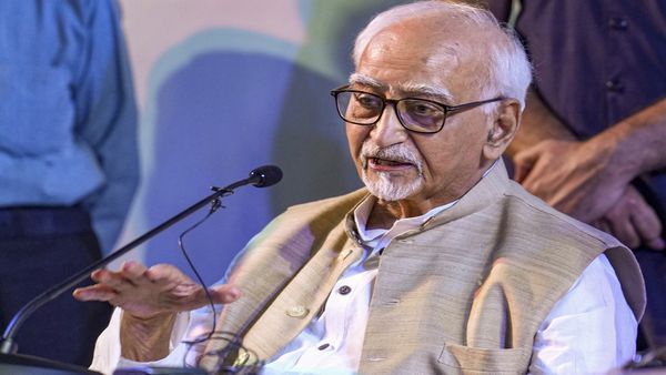 Hamid Ansari Ghazni Remark: ‘हिंदुस्तानी लुटेरे' वाले बयान पर BJP गर्म, 'कांग्रेस की मानसिकता यही है'