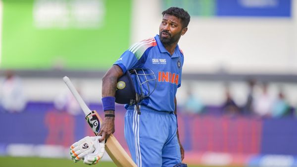 IND Vs NZ: जबरदस्त फॉर्म फिर भी हार्दिक पंड्या क्यों बाहर? न्यूजीलैंड ODI सीरीज़ पर BCCI का चौंकाने वाला फैसला