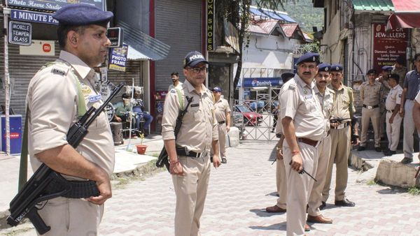 IAS अफसर समेत बैंक के 8 बड़े अधिकारियों पर FIR, कास्ट भेदभाव का आरोप, पूर्व DGM ने दर्ज कराई शिकायत