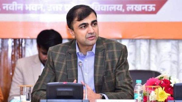 UPSC में 8वीं रैंक वाले DM साहब से अब होगी पूछताछ! IAS पत्नी ने भी छोड़ा साथ, लगे चौंकाने वाले आरोप