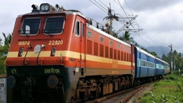 नीतिगत विरोधाभासों ने कैसे भारतीय रेल के सुधार एजेंडे को रोक दिया है?