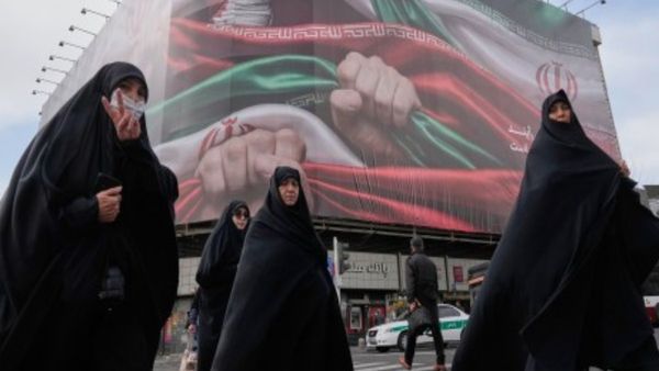 ईरान में खूनी संघर्ष, रज़ा पहलवी का दावा- प्रदर्शनों में 1200 से ज़्यादा मौतें, 9/11 से चार गुना बड़ा नरसंहार