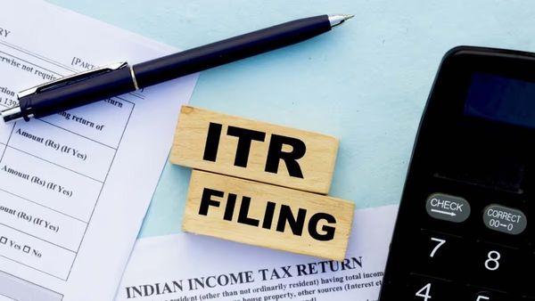 ITR Refund 2025: ITR रिफंड मिलने में हो रही है दिक्कत? घर बैठे इस तरीके से पाएं अपना बकाया पैसा,जानें प्रोसेस