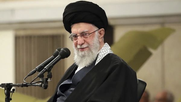 Khamenei Iran: ईरान छोड़कर भागने की तैयारी में खामेनेई, इस देश में ले सकते हैं शरण, ब्रिटिश अखबार का दावा