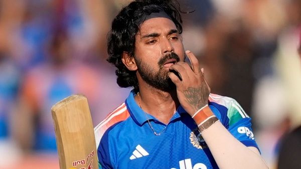 KL Rahul Video: बल्ले से तबाही और फिर 'सिटी मार' इशारा! केएल राहुल के सेलिब्रेशन ने सोशल मीडिया पर लगाई आग