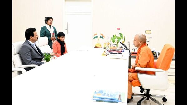 UP News: भूमाफिया पर जीरो टॉलरेंस: मेजर की बीमार बेटी को 24 घंटे में मिला अपने मकान पर कब्जा