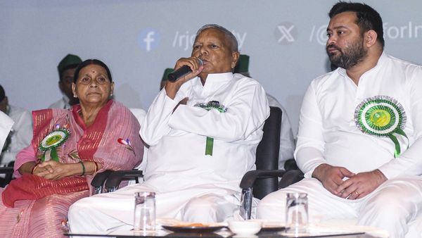 Land for Job Scam News: कैसे हुआ लैंड फॉर जॉब स्कैम जिसकी वजह से मुश्किल में पूरा लालू परिवार? समझें पूरा केस