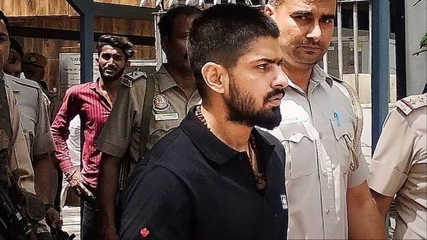 ‘फोन नहीं उठाया तो धरती से उठवा लेंगे’, दिल्ली में लॉरेंस बिश्नोई गैंग का खौफ, एनकाउंटर के बाद 2 शूटर दबोचे गए