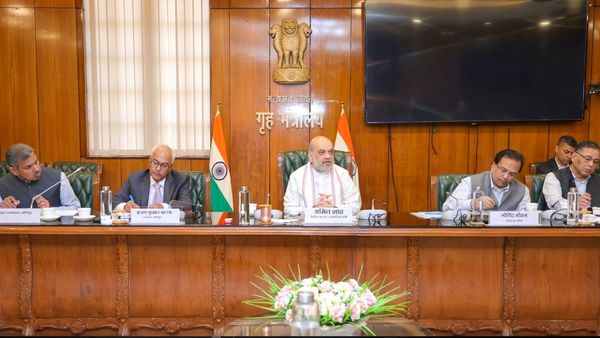 Manipur Crisis: मणिपुर में राष्ट्रपति शासन बरकरार या बनेगी सरकार? केंद्र के पास क्या है चुनौती,समझें पूरा खेल