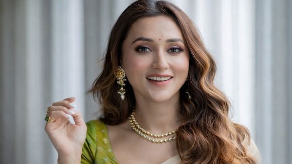 Mimi Chakraborty: कभी बिकिनी में ढाती हैं कहर तो कभी रील्स में दिखाती जलवा, राजनीति में धांसू कमबैक की तैयारी!