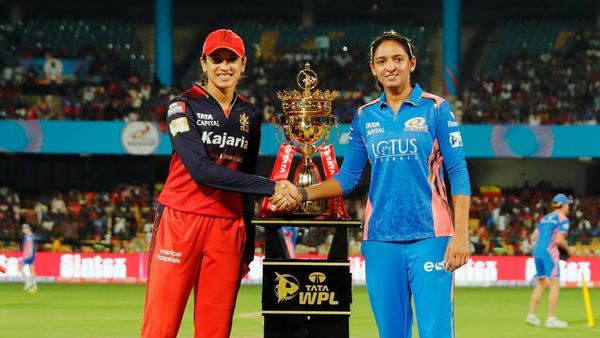 WPL 2026 MI vs RCB: हरमनप्रीत बनाम स्मृति! आज होगा महामुकाबला, पिच और मौसम पर आई बड़ी अपडेट