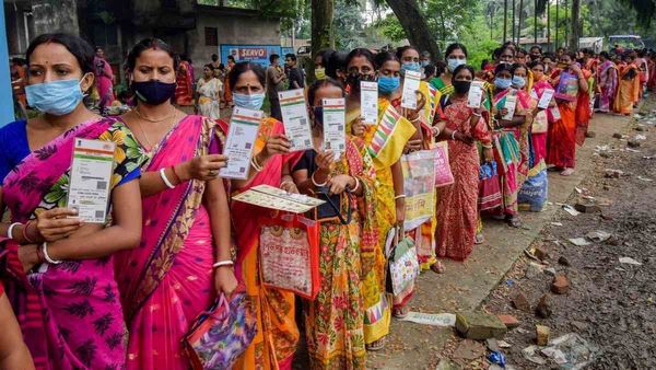 Aadhaar Card-Voter ID को लेकर MP हाई कोर्ट की बड़ी 'NO', अब इन कामों में नहीं चलेंगी ये आईडी