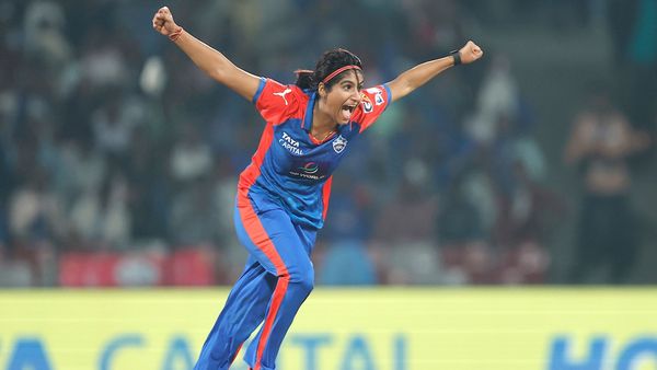 WPL 2026: कौन हैं नंदनी शर्मा? एक ही मैच में हैट्रिक और 5 विकेट लेकर रचा इतिहास