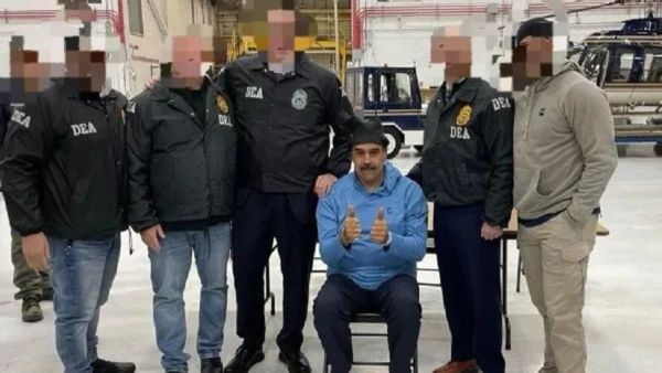 Nicolas Maduro: हाथों में हथकड़ी पहने नजर आए वेनेजुएला के राष्ट्रपति मादुरो, न्यूयॉर्क से आया पहला वीडियो