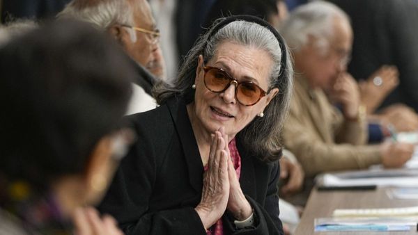 Sonia Gandhi Health Update: अचानक अस्पताल में कराना पड़ा एडमिट, कैसी है अब सोनिया गांधी की तबीयत?