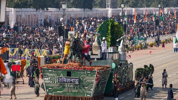 Republic Day Awards: महाराष्ट्र की झांकी ने मारी बाजी, नौसेना का मार्चिंग दस्ता बना नंबर-1,देखें पूरी लिस्ट