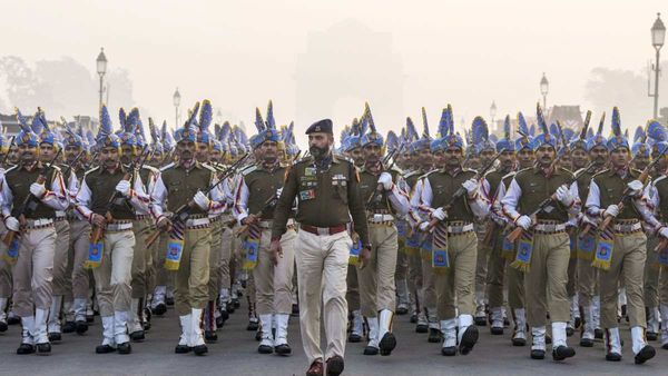 Republic Day Parade Tickets: परेड टिकट को लेकर जनता में निराशा, ऑफलाइन में सोल्ड आउट, ऑनलाइन में एप खराब