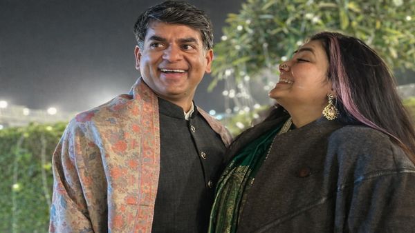 Saurabh Dwivedi Love Story: कॉलेज में शुरू हुआ प्यार, जाति की दीवार तोड़ रचाई शादी, जानें क्या करती हैं पत्नी?