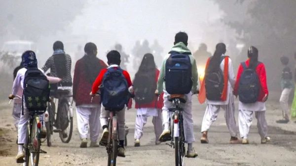 School Closed or Open : ठंड से कांप रहा उत्तर भारत, क्या आज खुले हैं स्कूल ? जानें अपडेट