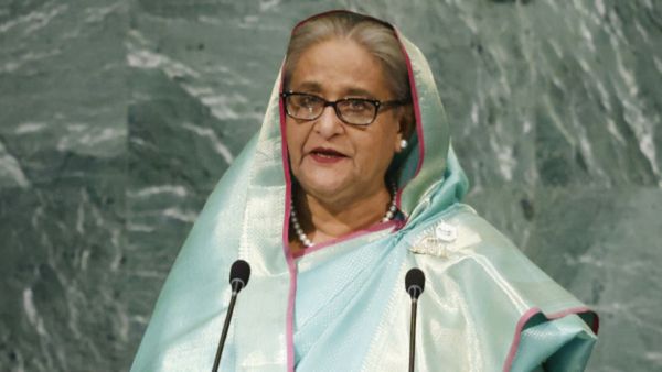 Sheikh Hasina Speech: दिल्ली के कार्यक्रम में अचानक शामिल हुईं शेख हसीना, आगबबूला हुआ बांग्लादेश