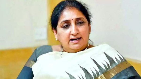 Sunetra Pawar बन रहीं महाराष्‍ट्र की पहली महिला Deputy CM, क्‍या मिलेगा वित्‍त मंत्रालय? कौन विभाग संभालेंगी