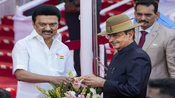 Tamil Nadu Politics: तमिलनाडु विधानसभा से राज्यपाल का वॉकआउट, चुनावी साल में BJP का बढ़ा रहे सियासी सिरदर्द?