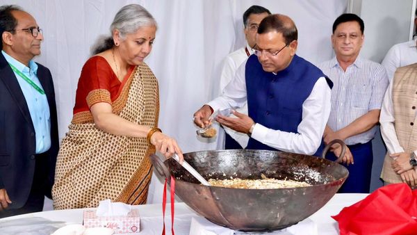 Budget 2026 Halwa Ceremony: बजट से पहले क्यों पकता है हलवा, इस बार कब और कहां होगा समारोह?