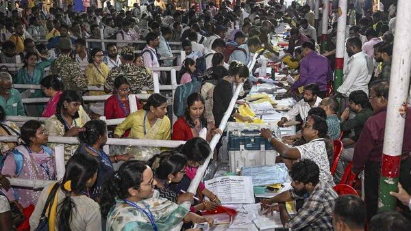 UP SIR Draft Voter List: यूपी में ड्राफ्ट वोटर लिस्ट जारी, कटे 2.89 करोड़ नाम, चुनाव आयोग ने क्या-क्या बताया?