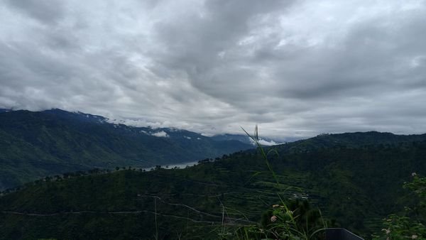 Uttarakhand weather today मौसम ने ली करवट, बादल छाए, बारिश और बर्फबारी की संभावना, जानिए कब तक और कहां