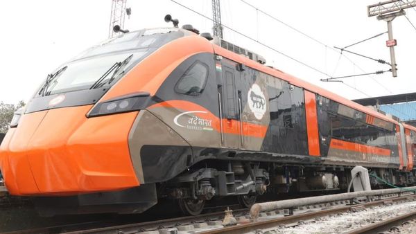 Vande Bharat Sleeper Train: कोलकाता से गुवाहाटी तक चलेगी पहली स्लीपर वंदे भारत, कितना होगा किराया?
