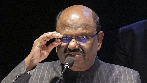 West Bengal News: चुनावी मौसम में बंगाल के राज्यपाल का अहम फैसला, अब सरकारी कागजों पर लिखा होगा वंदे मातरम!