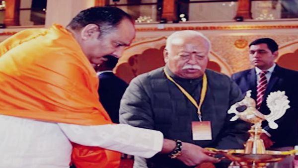 भोपाल में RSS की भगवान शिव से तुलना क्यों? प्रदीप मिश्रा बोले – “ संघ भी विष पीकर राष्ट्र की रक्षा करता है”