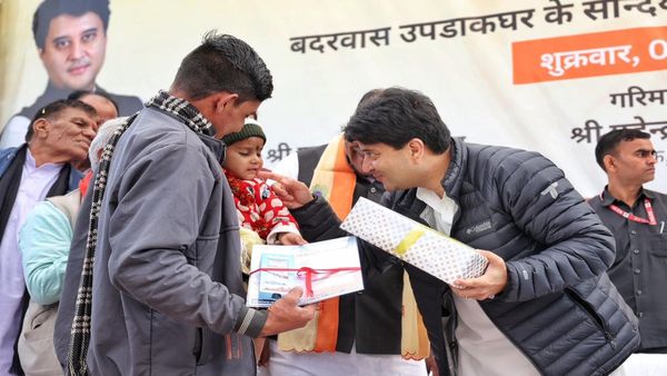 बदरवास में बदली डाक की तस्वीर: केंद्रीय मंत्री ज्योतिरादित्य सिंधिया ने उप-डाकघर का किया लोकार्पण