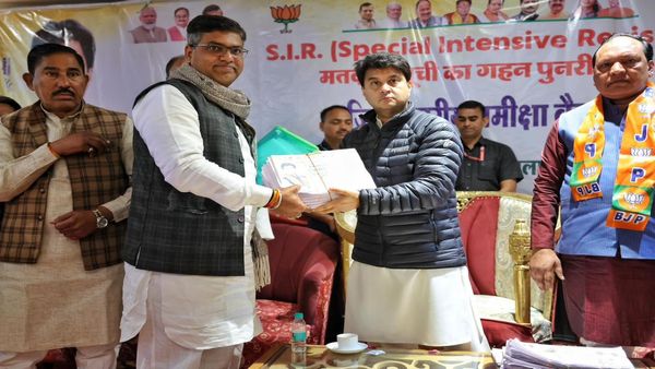 MP Politics: SIR समीक्षा के दौरान ज्योतिरादित्य सिंधिया का कांग्रेस-TMC पर करारा प्रहार