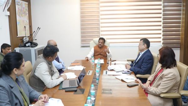 MP Health News: भोपाल में स्वास्थ्य सेवाओं को लेकर डिप्टी CM राजेन्द्र शुक्ल सख्त