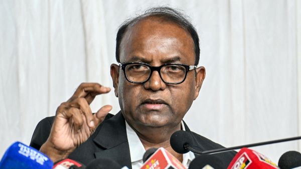 Dinesh Waghmare: कौन हैं IAS दिनेश वाघमारे? महाराष्ट्र चुनाव आयुक्त के हर फैसले पर क्यों उठ रहे हैं सवाल