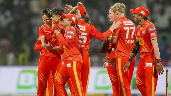 WPL इतिहास में पहली बार हुआ ऐसा! Ayushi Soni ने किया अनोखा कारनामा, टीम के लिए दी बड़ी कुर्बानी?