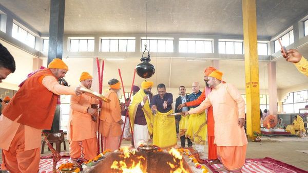 महाशिवरात्रि के मौके पर अरविंद केजरीवाल और भगवंत सिंह मान ने श्री रणकेशवर महादेव मंदिर में माथा टेका