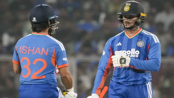 T20 World Cup डेब्यू में गोल्डन डक पर OUT Abhishek Sharma, स्टेडियम में पसरा सन्नाटा, फैंस हैरान 
