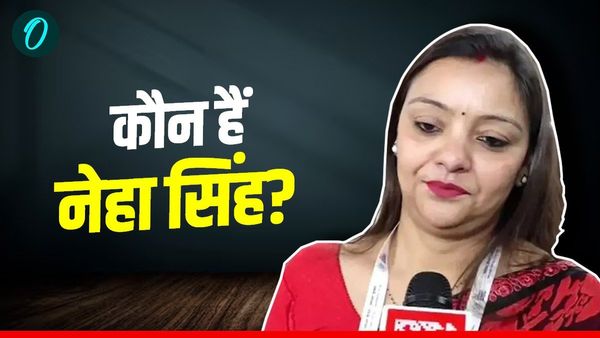 AI Summit 2026 Row: 'देश का नाम खराब किया', कौन हैं ये लाल साड़ी वाली नेहा सिंह? क्यों भड़के लोग?