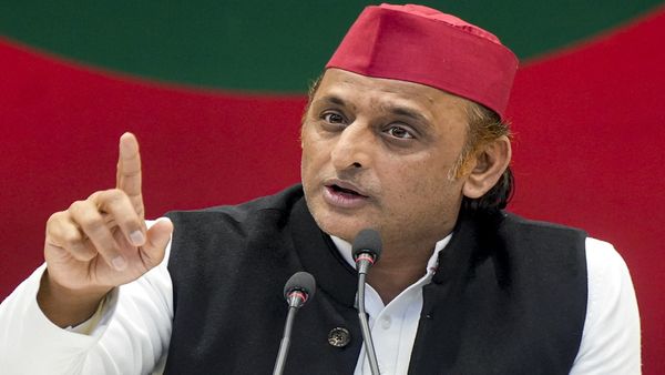 AI Summit Protest: एआई समिट में प्रदर्शन कर बुरी तरह फंसी कांग्रेस, अखिलेश यादव ने भी किया किनारा