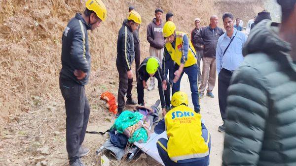 बारात से लौट रहा परिवार अल्मोड़ा में सड़क हादसे का शिकार, दिल्ली से आए 11 माह के मासूम समेत 3 की दर्दनाक मौत