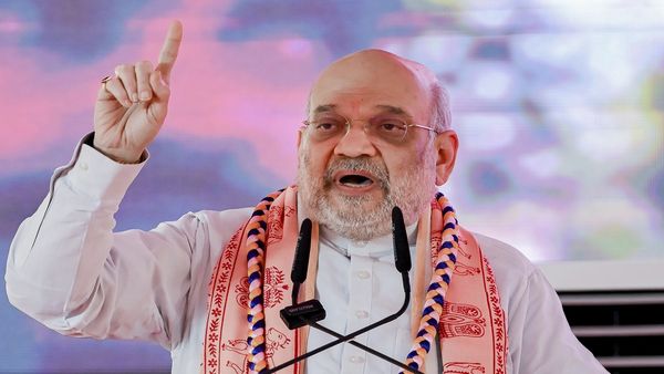 Amit Shah On Hindi: तमिलनाडु में चल रहे भाषा विवाद के बीच अमित शाह बोले- 'हिंदी भारतीयों को जोड़ने वाली कड़ी'