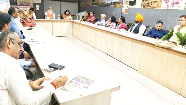 ‘आनंदमठ’ ने जगाई राष्ट्रभक्ति की अलख, साहित्य परिषद की गोष्ठी में गूंजा वंदे मातरम् का संदेश