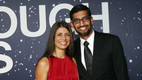 Love Story: कॉलेज गर्ल से प्यार कर बैठे थे सुंदर, बेहद हसीन हैं पत्नी अंजलि, कैसे हुआ लोचा ए उल्फत?