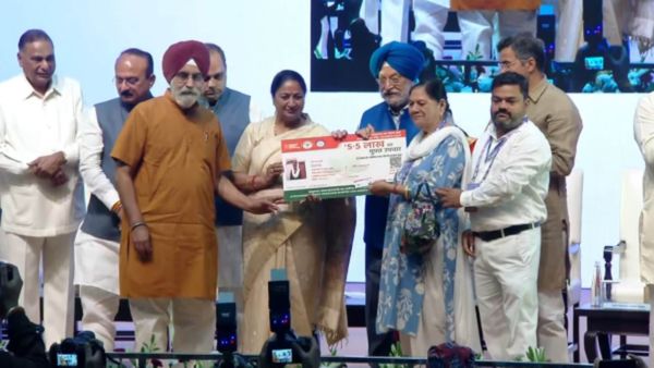 Delhi CM Rekha Gupta Extends Ayushman Bharat Benefits to Widow and Disability Pensioners