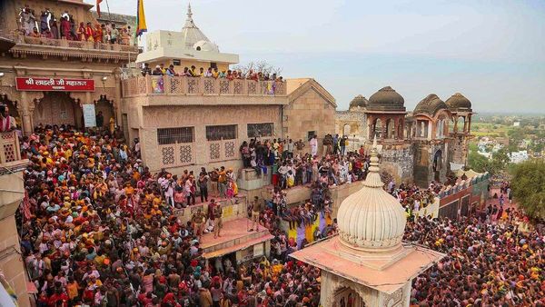 Barsana जाने वालों के लिए गुड न्यूज! राधारानी के दर्शन के लिए नहीं लगानी पड़ेगी लंबी लाइन, क्या है नया नियम?